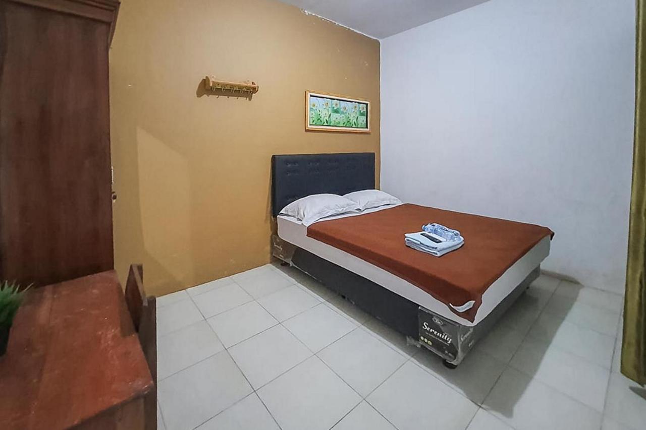 Syafa Homestay Syariah Mitra Reddoorz Tuban  Exterior foto
