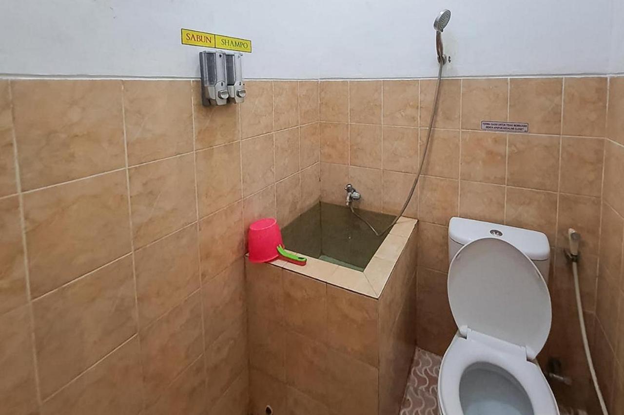 Syafa Homestay Syariah Mitra Reddoorz Tuban  Exterior foto